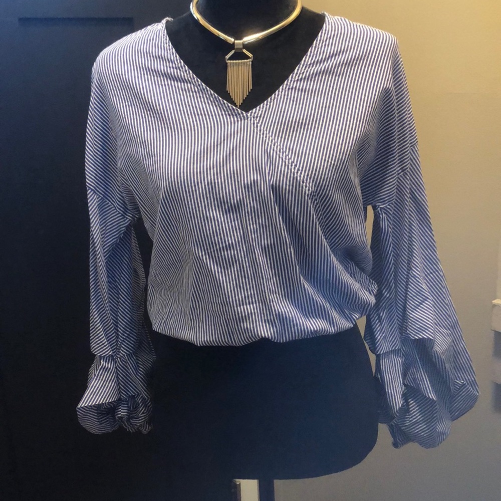 SALE 🎉 4 For $10 🎉 Charlotte Russe Small Navy & White Striped Crop Top NWOT